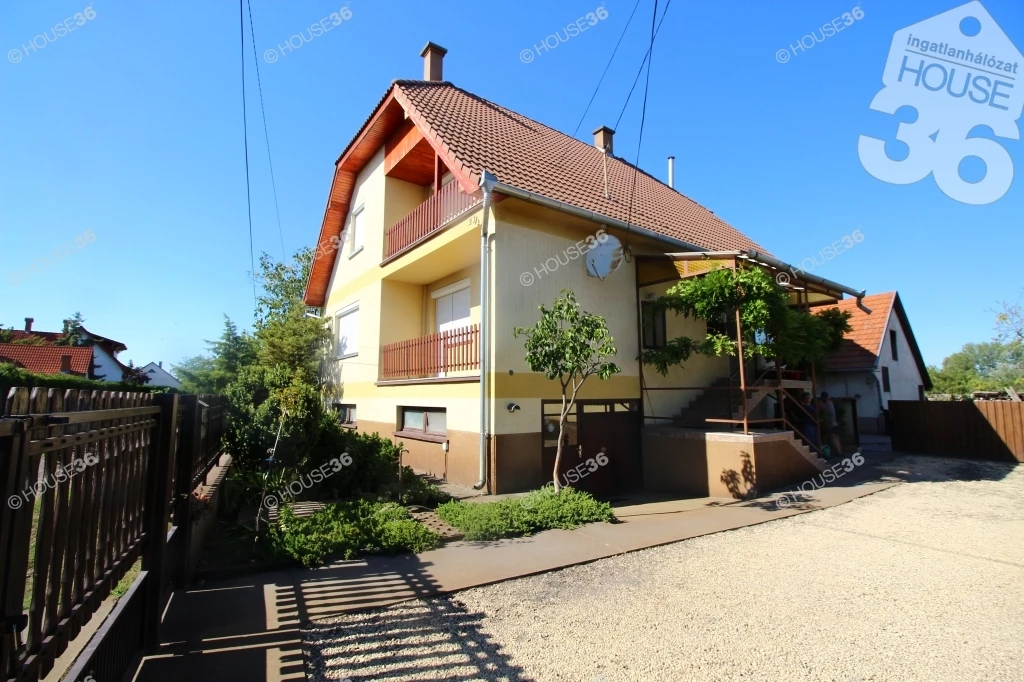 SOLTVADKERTEN 156 M2-ES, ÖT SZOBÁS CSALÁDI HÁZ ELADÓ!