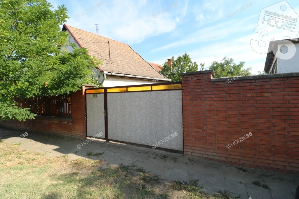KECELEN, 3 SZOBÁS FELÚJÍTANDÓ HÁZ ELADÓ! (Telekterület 3378 m2!)