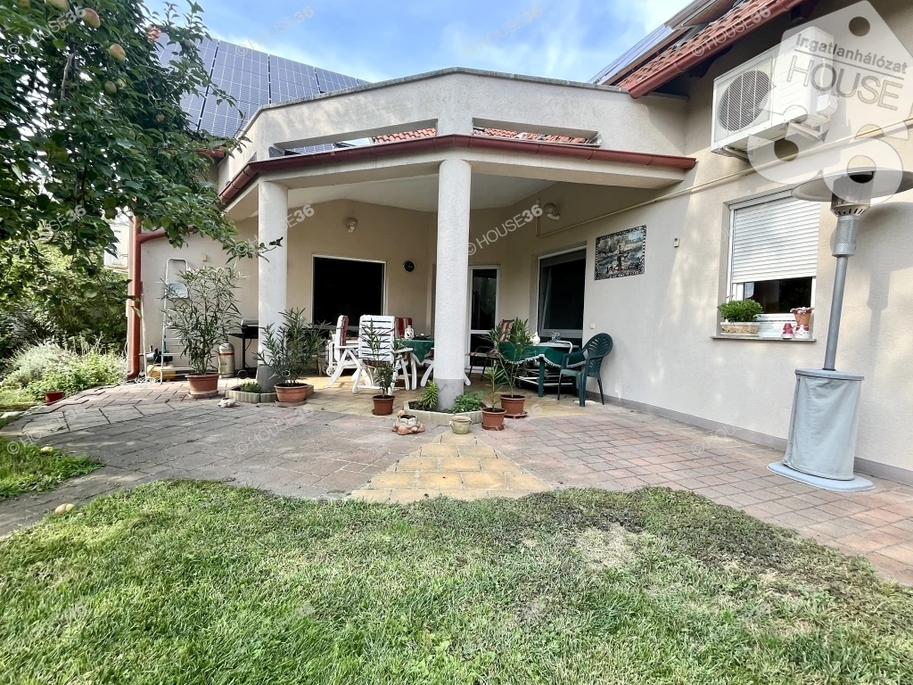 Eladó 5 szobás, igényes kivitelezésű  családi ház Kiskunfélegyháza belvárosában!