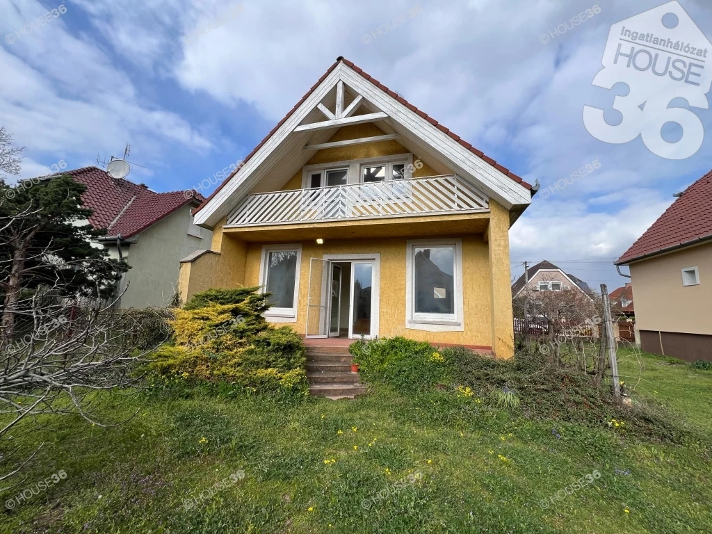 PETŐFIVÁROSBAN TÁGAS CSALÁDI HÁZ ELADÓ!