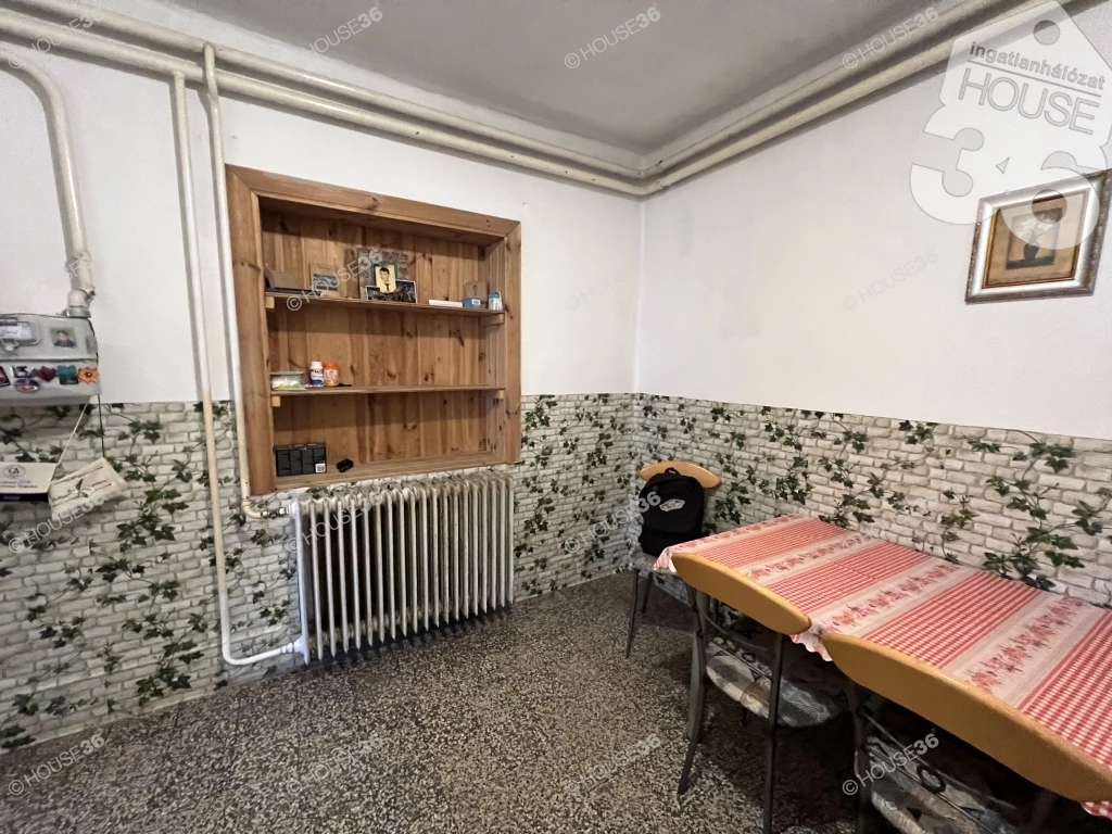 Csendes, nyugodt környéken családi ház eladó!