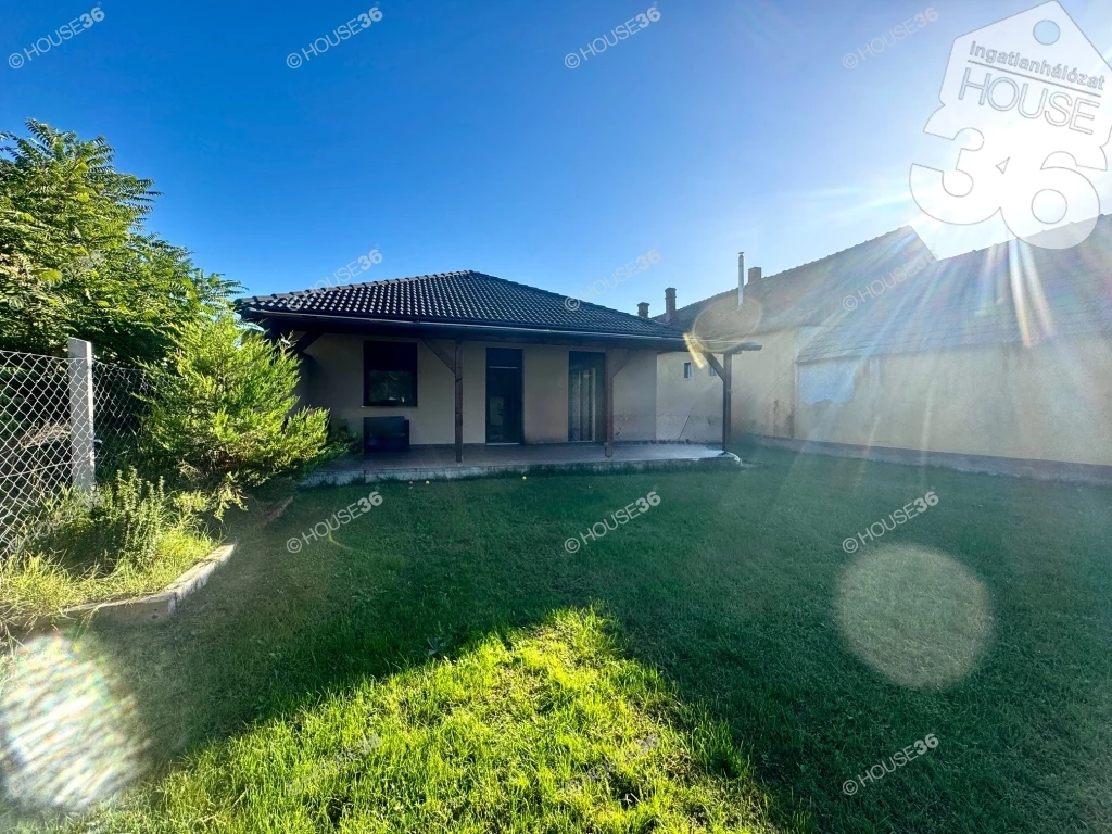 Újszerű családi ház, négy szobával eladó Kerekegyházán!