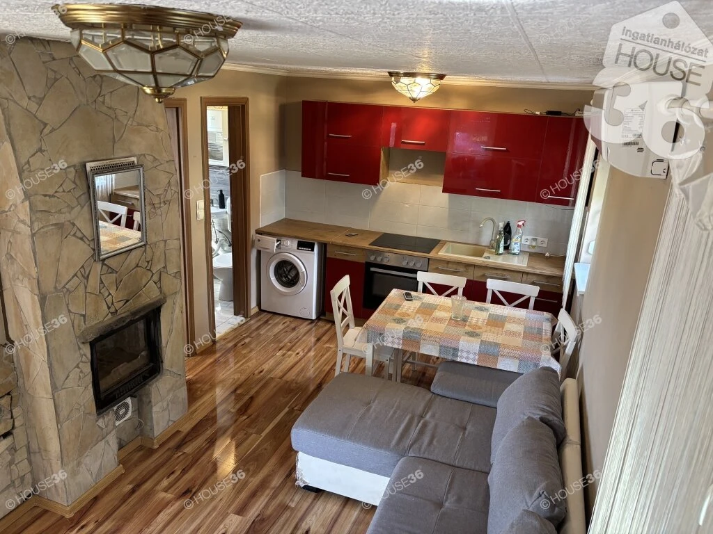 Nagykőrös bokrosi részén egy ékszerdoboz eladó!