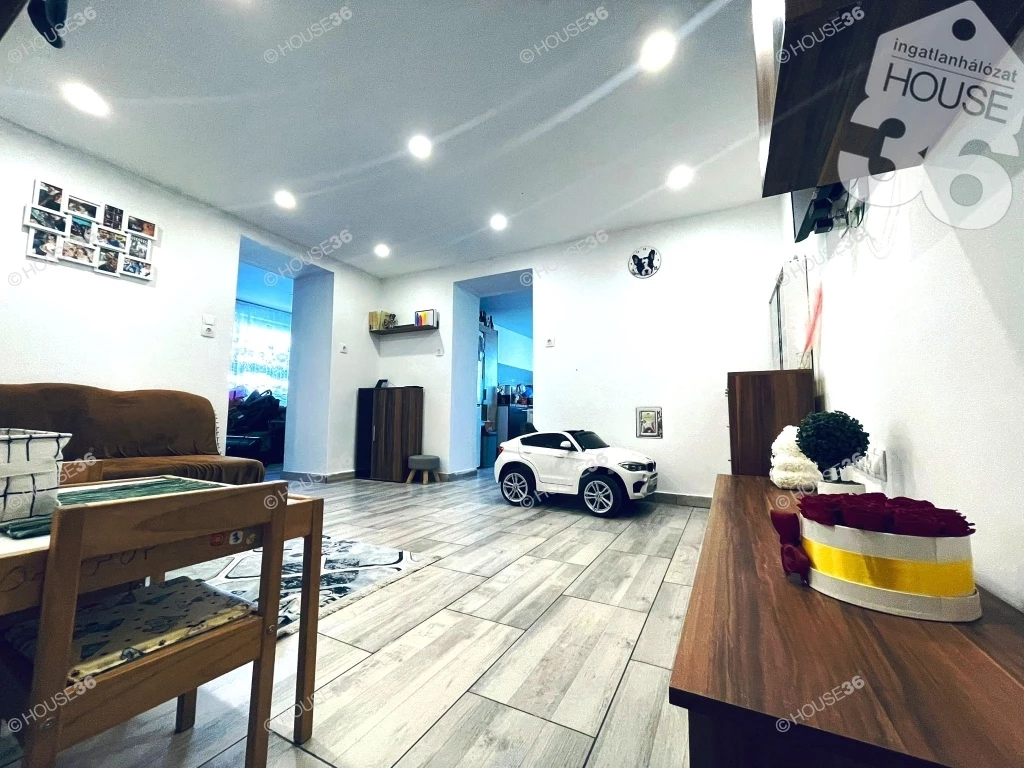 Felújított családi ház eladó Nyárlőrincen!