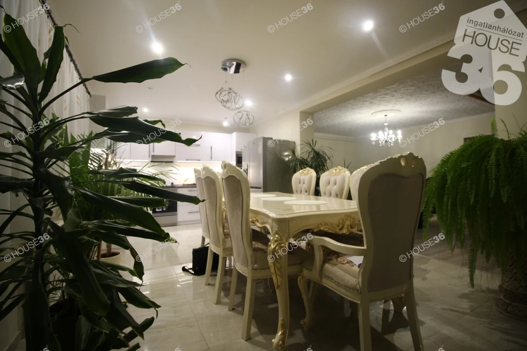 KISKUNHALASON 5 SZOBÁS, FELÚJÍTOTT CSALÁDI HÁZ ELADÓ!