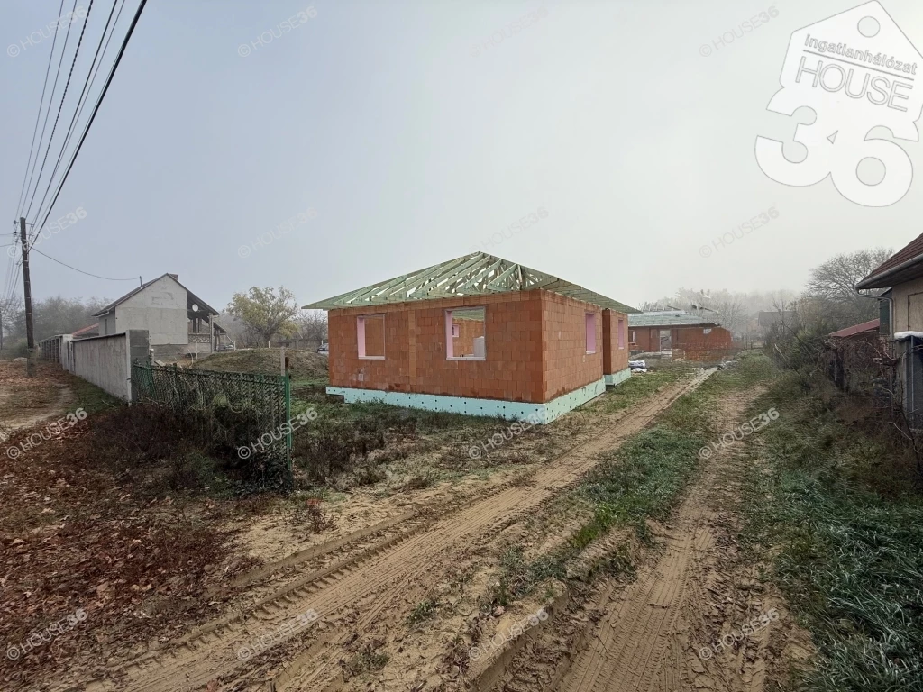 For sale house, Ballószög, Központ