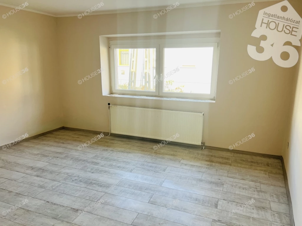 TOLNAI CSALÁDI OTTHON ELADÓ!
