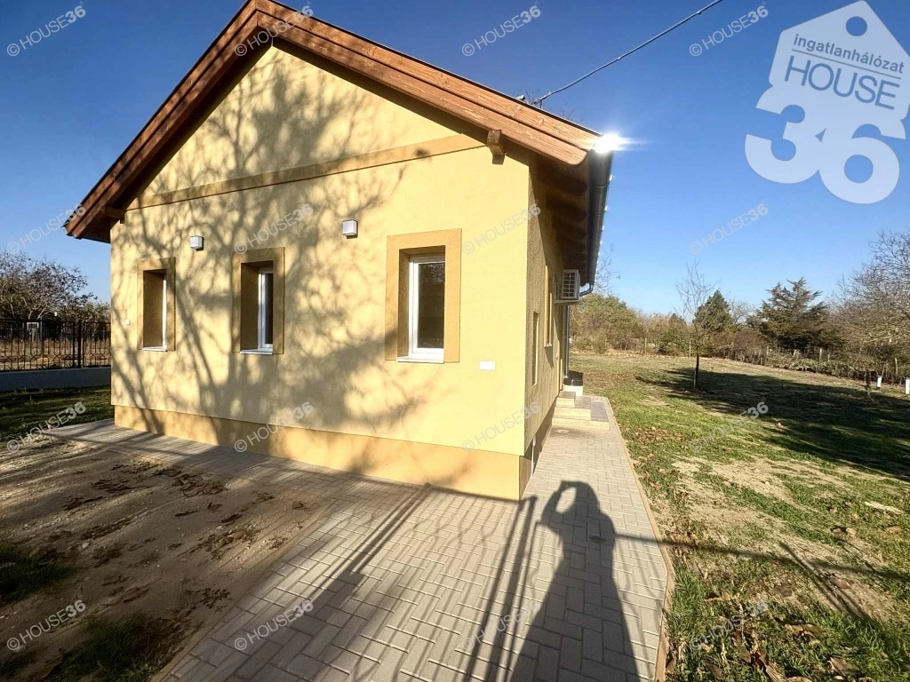 Kiskunfélegyháza, Selymes részén kis ház eladó!