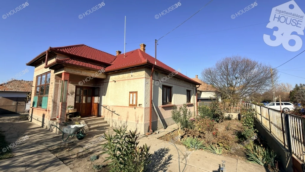 Szentkirály-Ifjúsági úton 103 m2-es családi ház eladó!