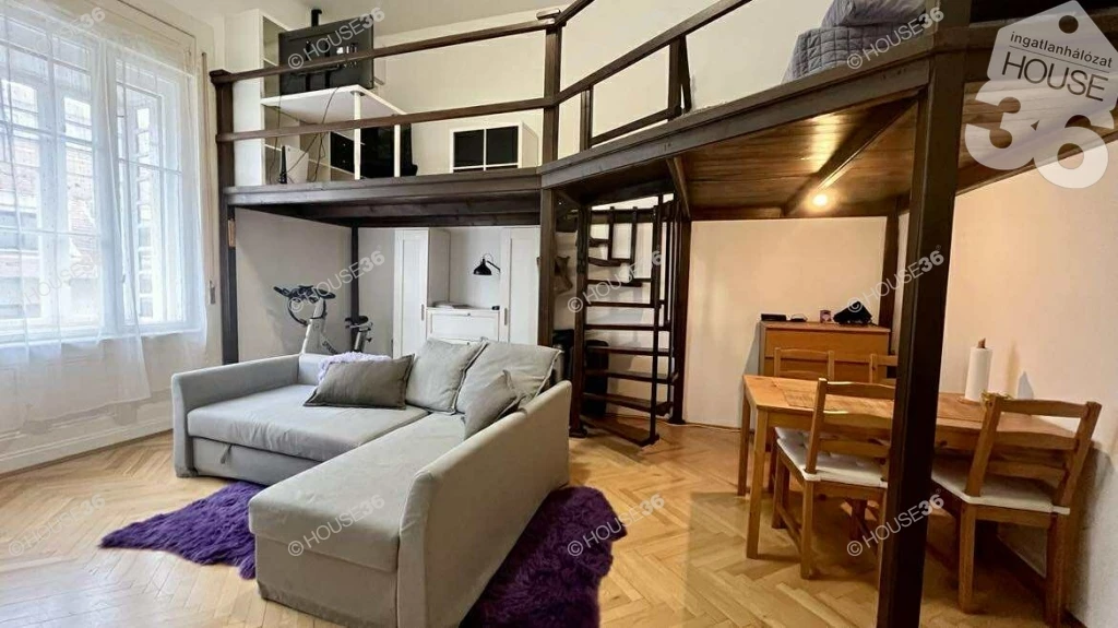 Kecskeméten a Rákóczi utcában, 1. emeleti, 2 szobás, teraszos lakás eladó!