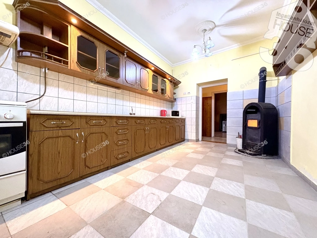 Takaros 2 szobás, netto 78 m2-es családi ház a Máriavárosban eladó!