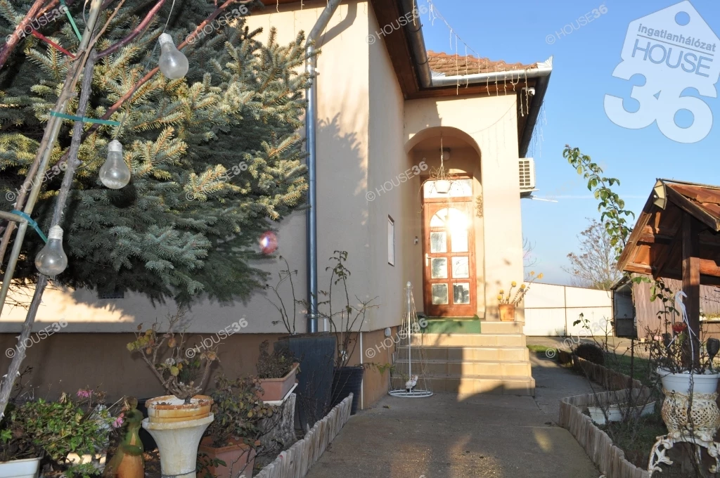 Családi ház ELADÓ!