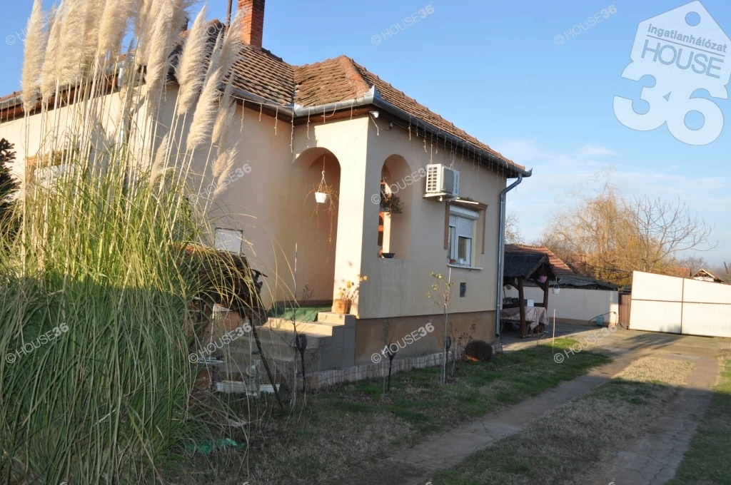 Családi ház ELADÓ!