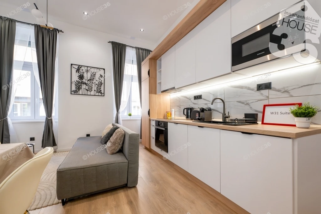 Budapest VII. kerületben nívós lakás eladó.