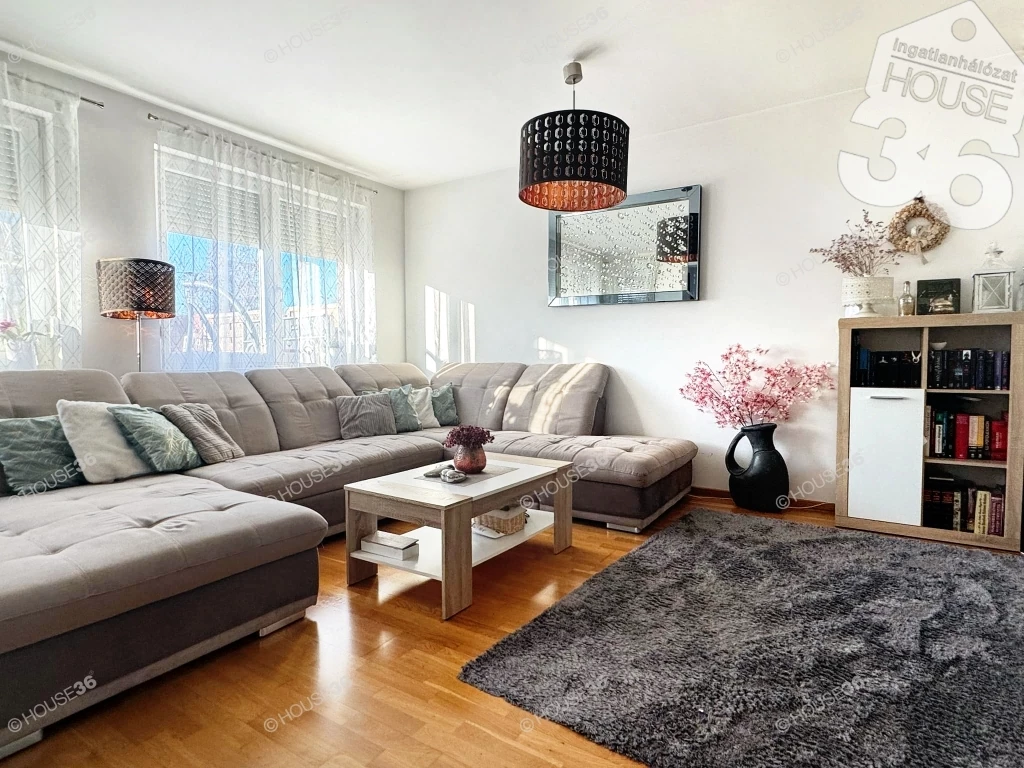 MÁRIAVÁROSI nappali + 4 szobás ház eladó!