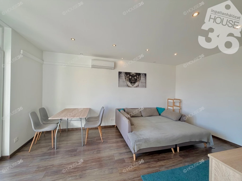 NAPFÉNYES, ERKÉLYES LAKÁS A BATTHYÁNY UTCÁN!