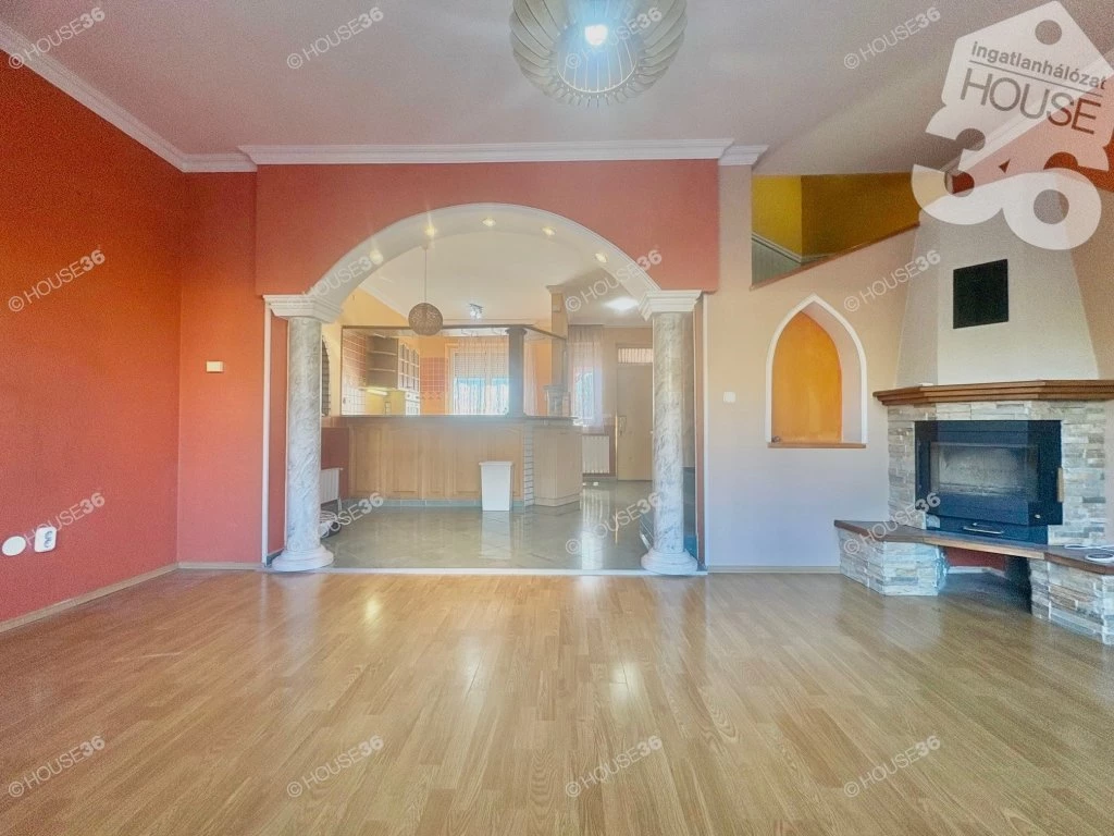 Kecskemét kedvelt kertvárosi részén hangulatos sorház a kínálatunkban!