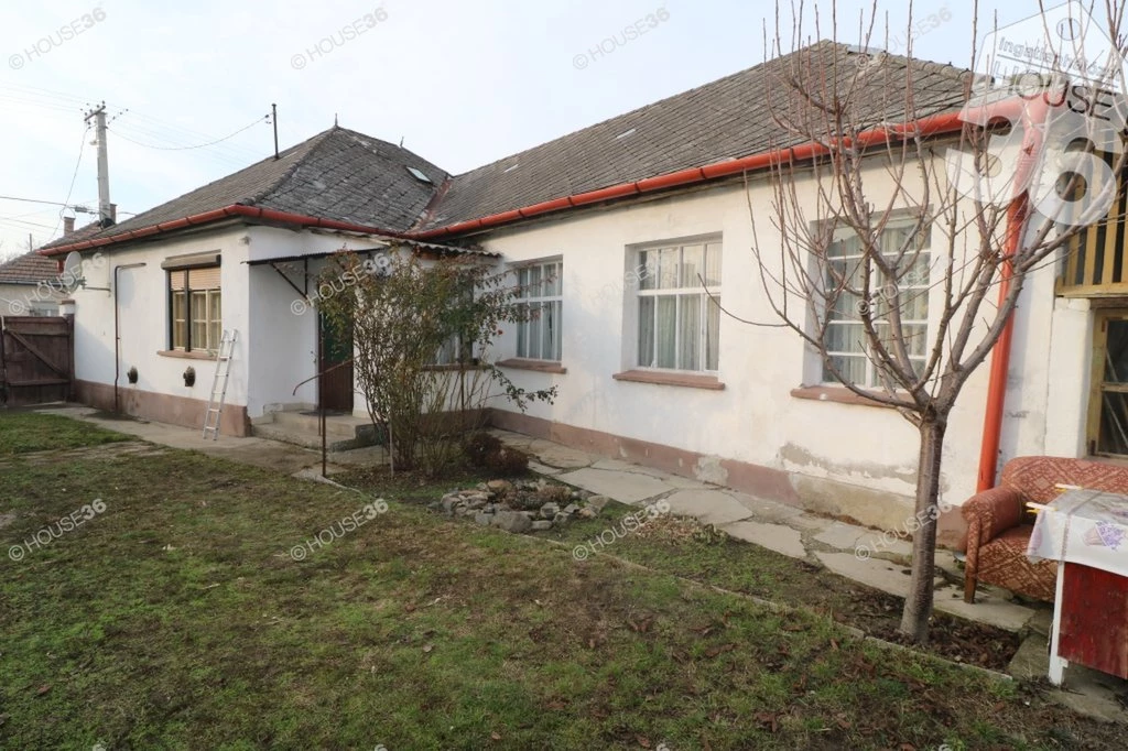 MISKÉN HÁROM SZOBÁS CSALÁDI HÁZ ELADÓ!