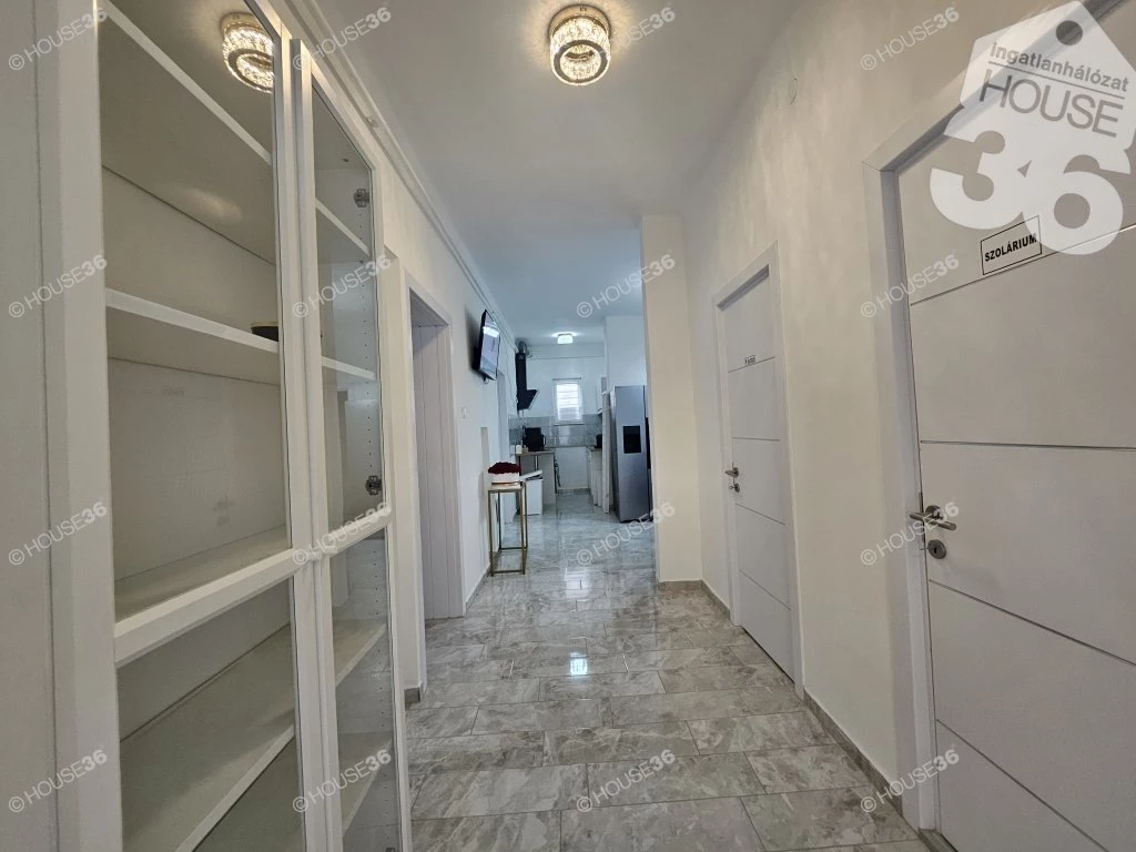 Máriavárosi felújított tégla házak, akár üzleti célra eladóak!