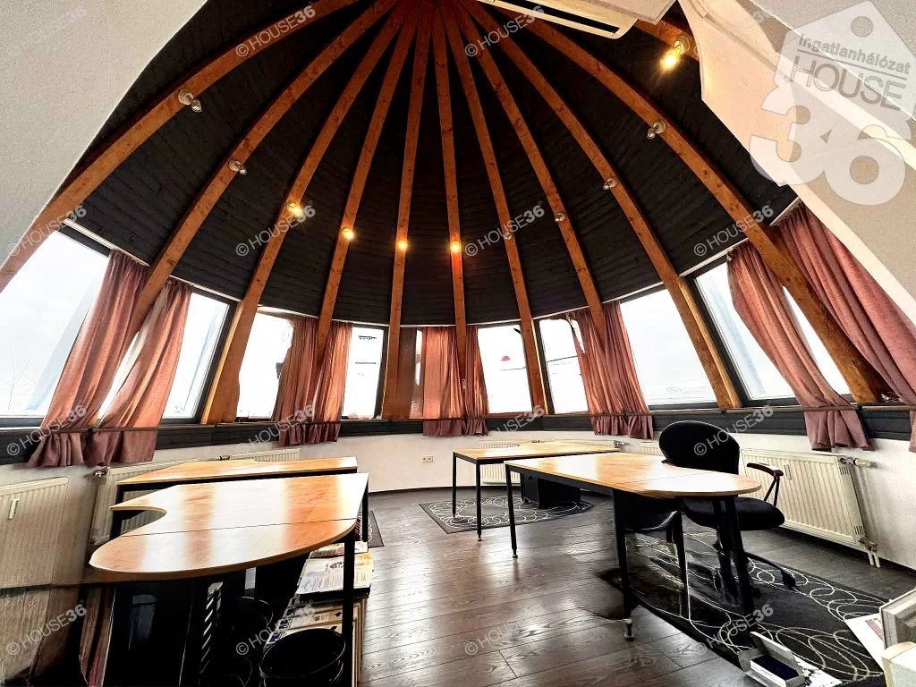 Belvárosi, tégla építésű iroda eladó!