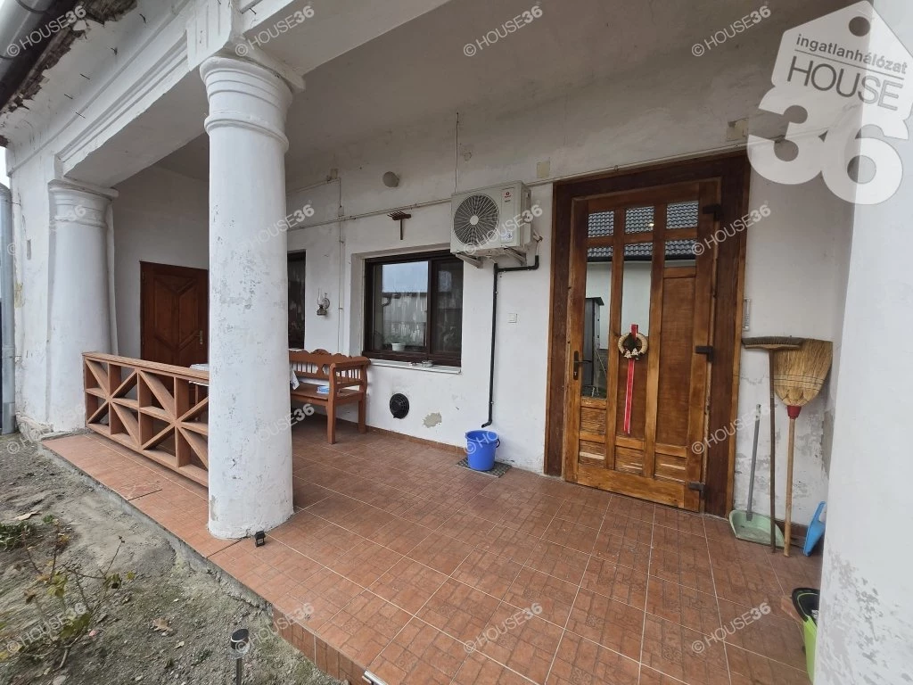 Fülöpszállás központjában kis családi ház eladó!