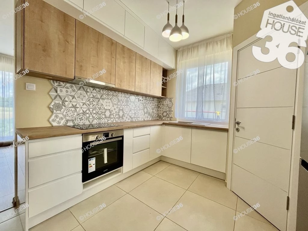 Szép ház, jó áron, Tiszakécskén! Modern, 2023-as, napelemes otthon!