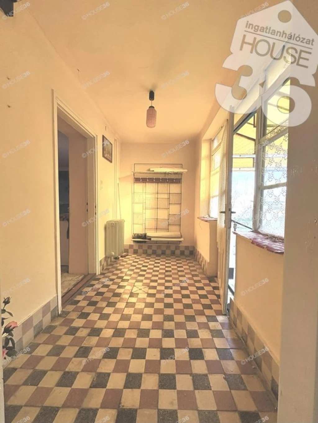 Eladó téglaépítésű családi ház – bővítési lehetőséggel!