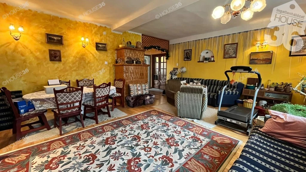 Kecskemét agglomerációjában Városföldön nagy családi ház garázzsal eladó!