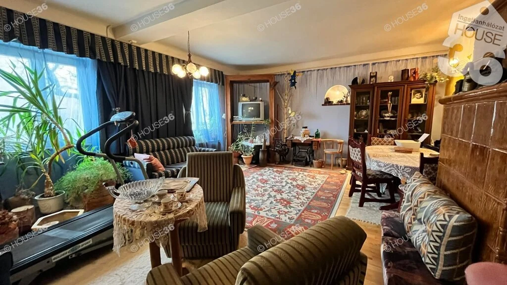 Kecskemét agglomerációjában Városföldön nagy családi ház garázzsal eladó!