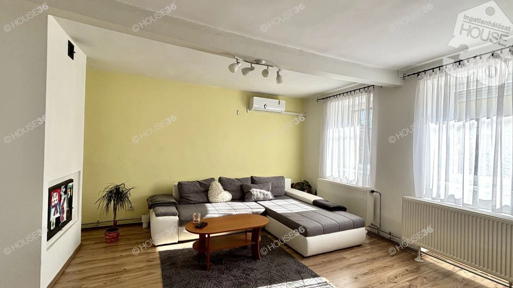 Eladó Kiskunfélegyházán a Bikahegyben egy 3 szobás családi ház!