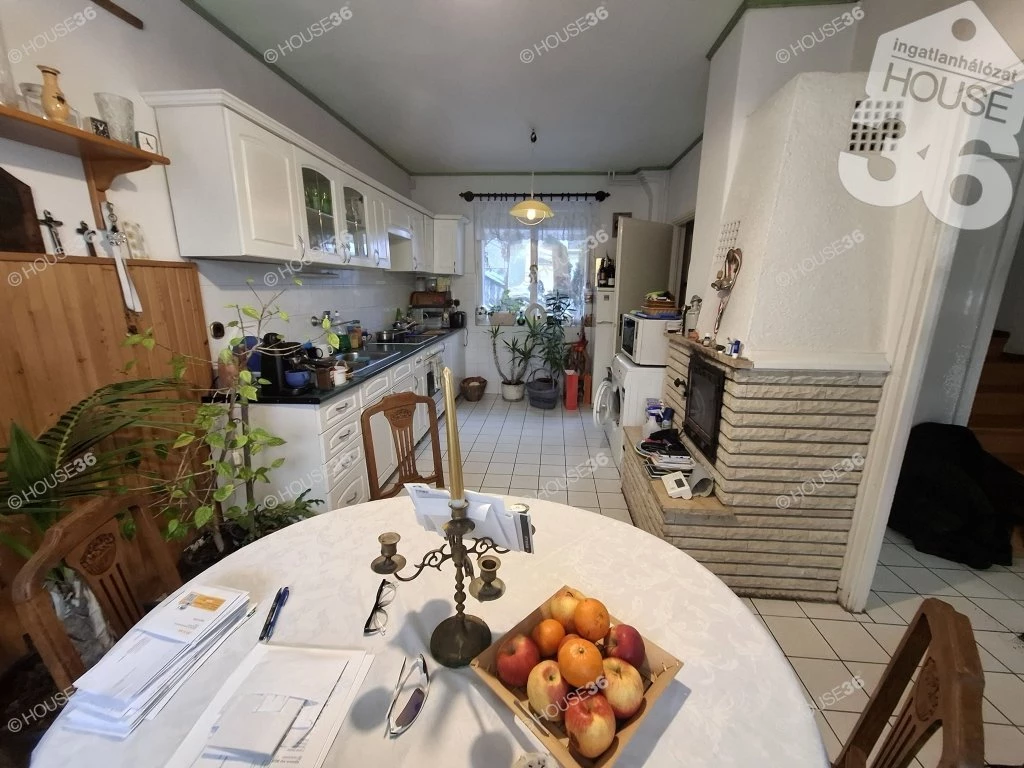 Szuper panorámás családi ház Máriaremetén eladó!