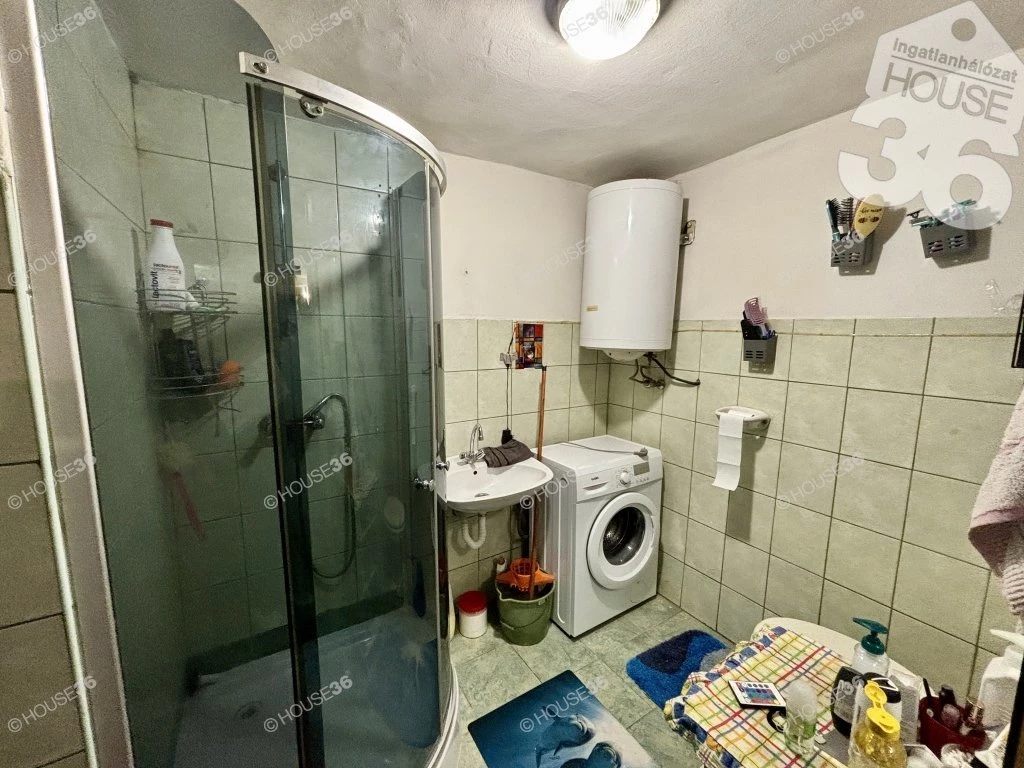 Eladó 2 szobás családi ház, építkezési lehetőséggel!