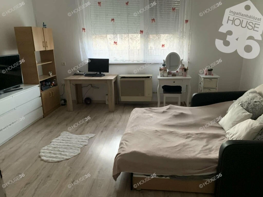 Kecskemét Műkertvárosban, földszinti, 2 szobás lakás saját tárolóval!