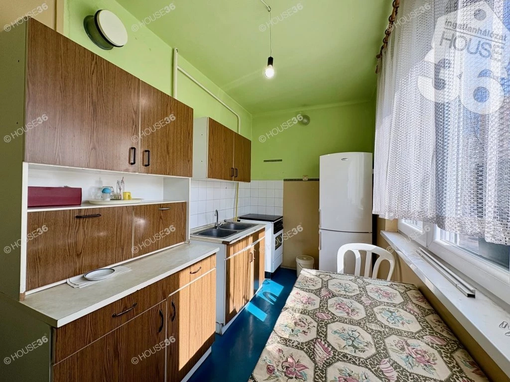 Kecskeméten 2 szobás magasföldszinti lakás eladó!