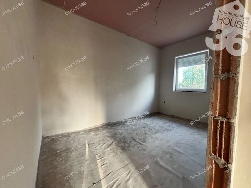 Új építésű 73 m2 es, nappali + 2 szobás ház eladó Ballószögön!