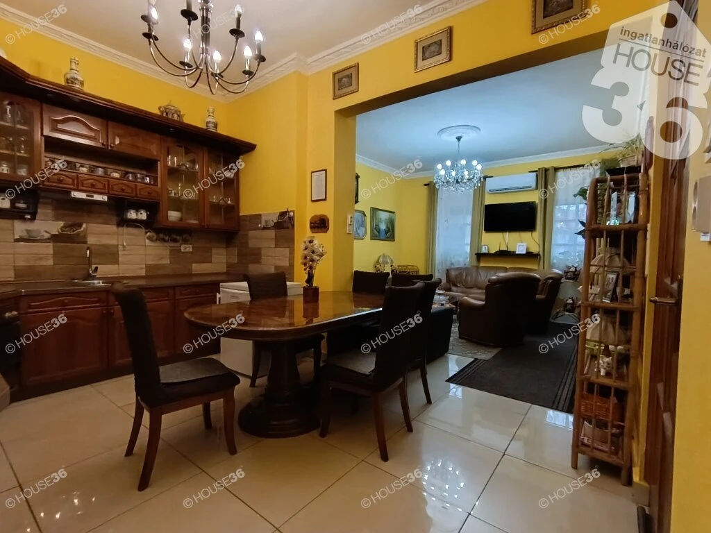 Kecskeméten a Nagykörúton családi ház eladó!