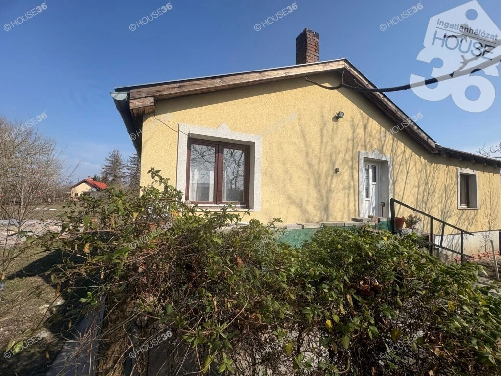 Takaros házikó lakásáron eladó!