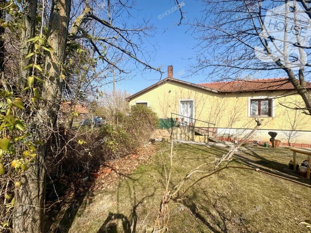 Takaros házikó lakásáron eladó!