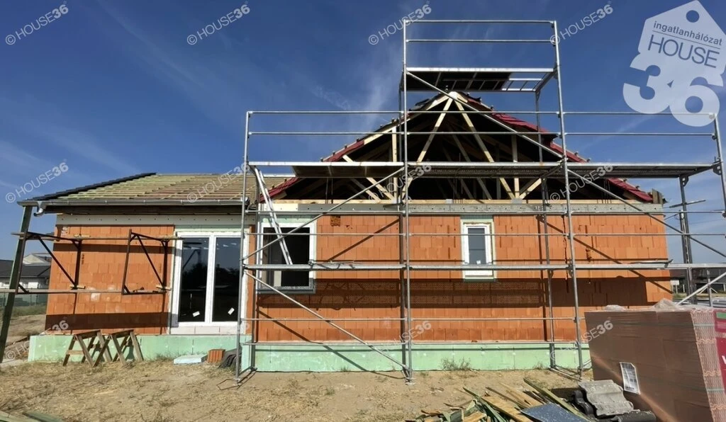 Nappali+ 3 szobás új építésű tégla ház Kecskeméttől néhány percre