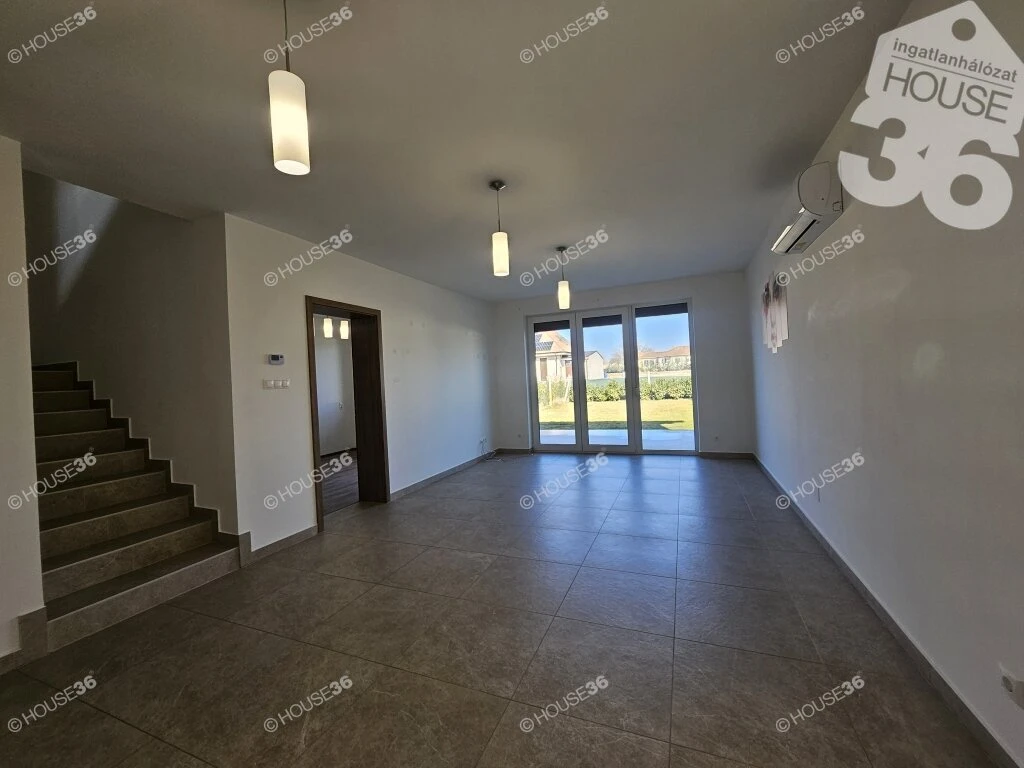 Kiadó vacsiközi ház garázzsal, kerttel!