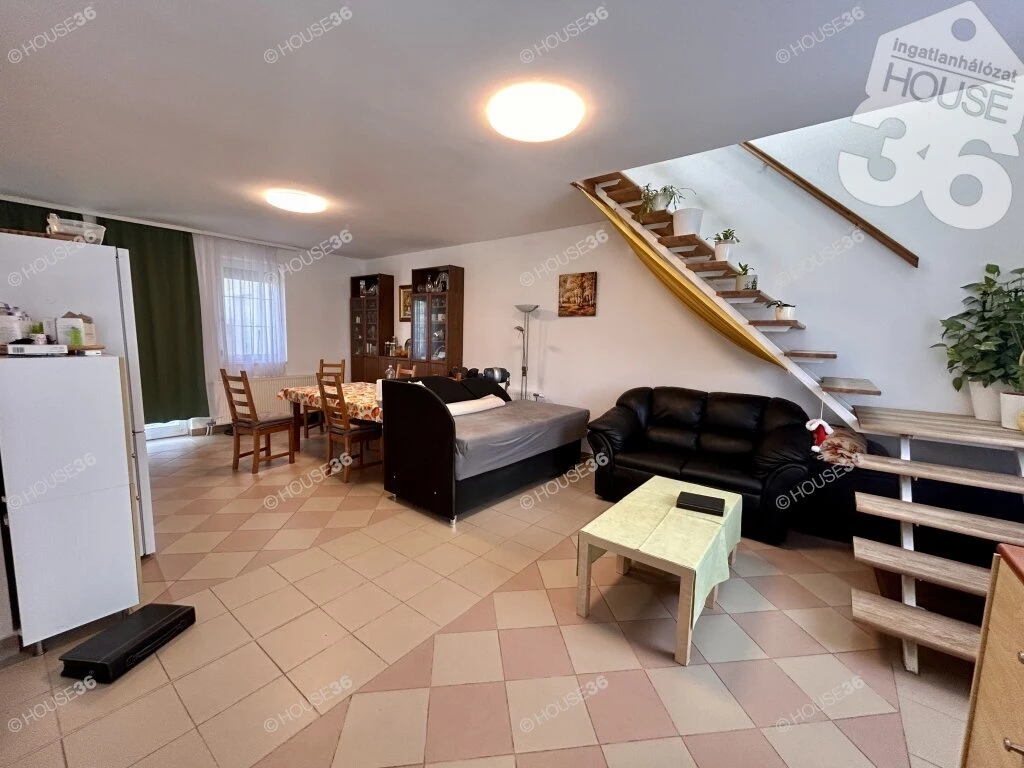 c3-1-name c2-1-name, Cserkeszőlő