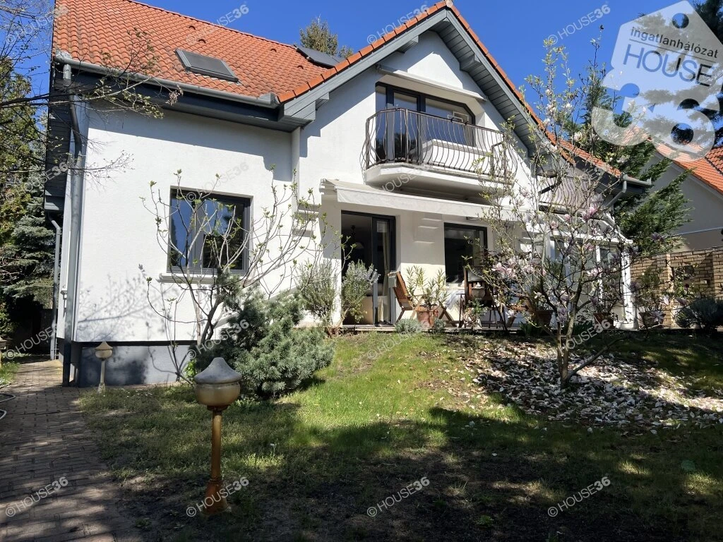 Kétgenerációs, nívós Családi ház rengeteg extrával eladó Kecskeméten!