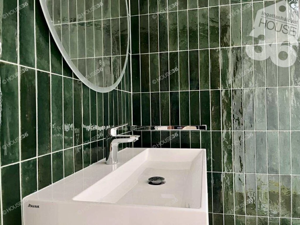 KECSKEMÉT BELVÁROSÁBAN NAPPALI+3 SZOBÁS 2. EMELETI LUXUSLAKÁS TERASSZAL ELADÓ