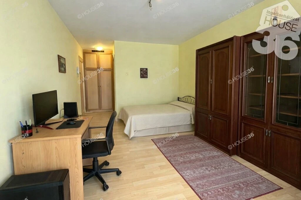 Gyenes tér mellett, kis lakás kiadó!