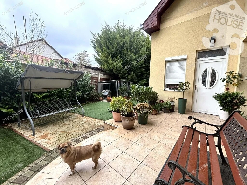 Eladó egy elegáns, világos terekkel rendelkező polgári ház Kecskemét belvárosában