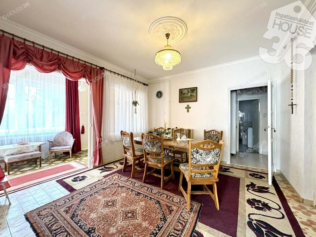 CSALÁDI HÁZ eladó Kecskeméten a MÁRIA-VÁROSBAN!