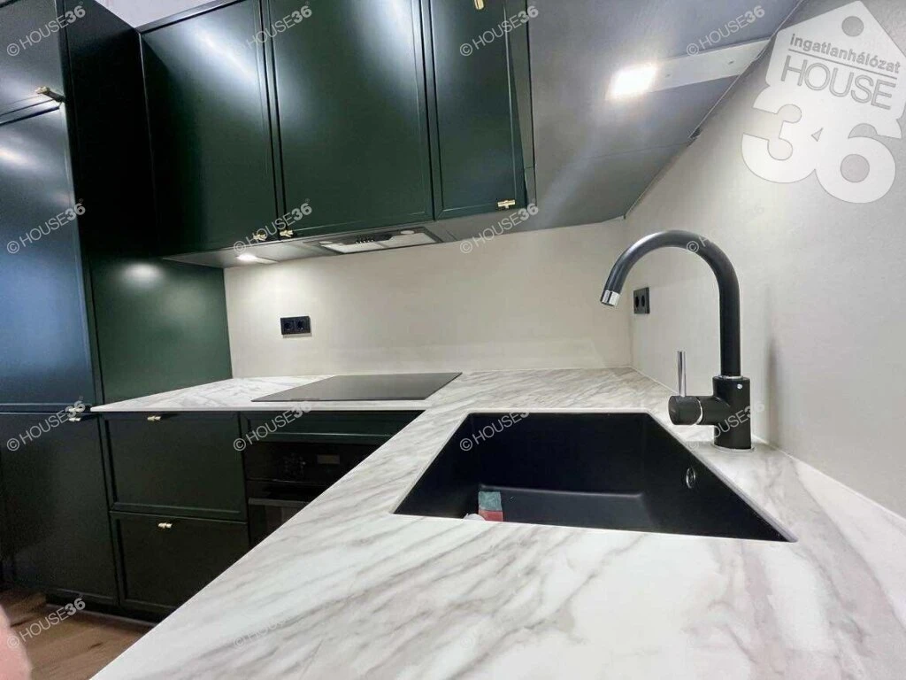 Kecskemét-Rákóczi úton, 1. emeleti, felújított, prémium minőségű lakás eladó!