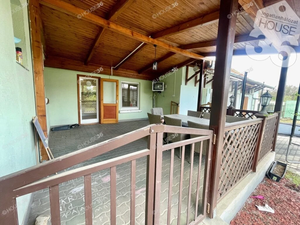 Eladó Kecskemét - Katonatelepen kétszintes családi ház.