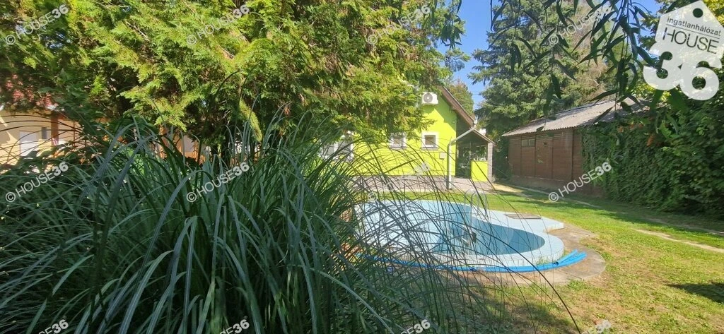 Felújított, téliesített hétvégi ház Lakiteleken ELADÓ!