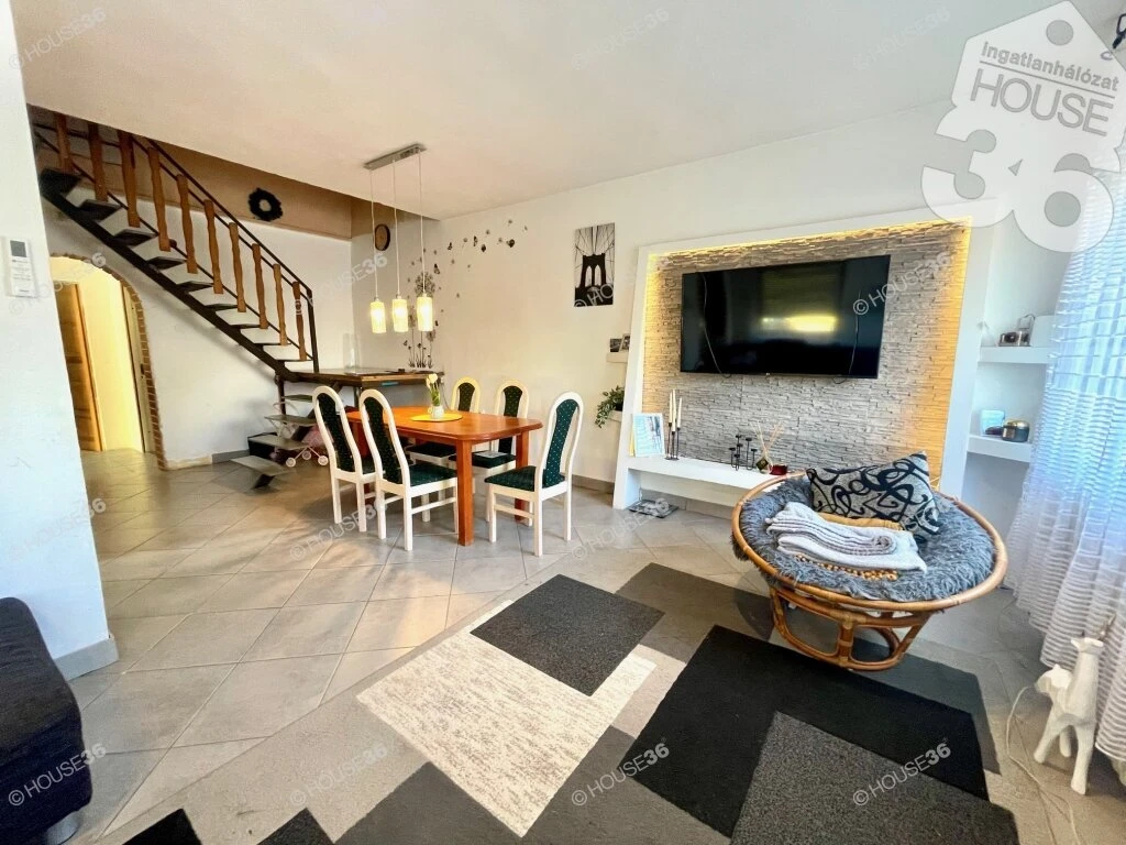 KIVÉTELES, 4 szobás családi ház HETÉNYEGYHÁZÁN!
